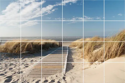 Produktbild von Fliesenaufkleber 20x20 cm – 24 Stück – Selbstklebend – Wasserfest – Pflegeleicht – Hitzebeständig – Für Küche & Bad – Holzweg am Strand