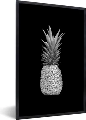 Produktbild von MuchoWow® Gerahmtes Poster Ananas mit spitzen Blättern auf schwarzem Hintergrund - schwarz und weiß 20x30 cm - Poster mit Schwarzem Bilderrahmen Wandposter Rahmen Foto Bilder - Drucken - Bilder Poster im Rahmen