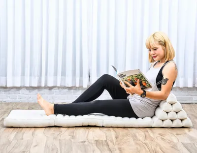 Produktbild von Leewadee Thai Faltmatte 170 x 53 cm - Kapok Bodenkissen mit Dreieckslehne