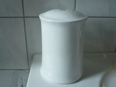 Produktbild von WC-Bürstengarnitur aus Keramik Form oval Dekor weiß