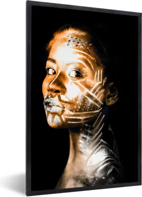 Produktbild von MuchoWow® MuchoWow® Gerahmtes Poster Frau - Muster - Weiß 60x90 cm - Poster mit zchwarzem Bilderrahmen - Kunst