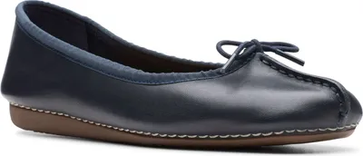 Produktbild von Clarks Freckle Ice - Blau Glattleder Größe: 36.5 Normal