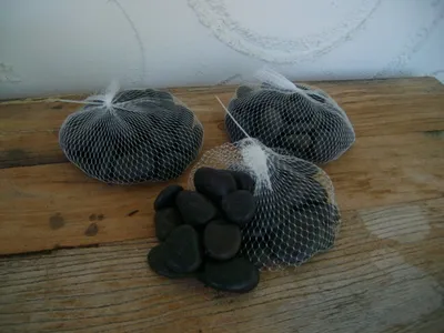 Produktbild von 3 Kilo Flusssteine, Dekosteine, Zierkies, Flusskiesel, schwarz, matt