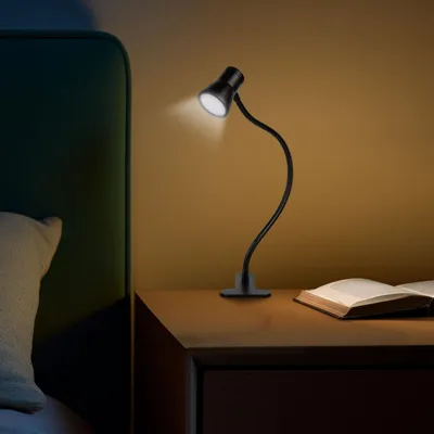 Produktbild von Flexible Schreibtischlampe mit Klemme und USB-Anschluss – LED-Leselampe mit einstellbarer Helligkeit und Farbtemperatur – Schwarzes Metall – Für Schreibtisch, Bett oder Regal [20258]