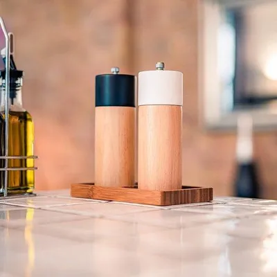 Produktbild von Famanu Pfeffermühlen-Set mit Holzständer - 2-teilig