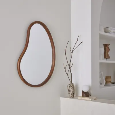 Produktbild von sweeek - Organischer Spiegel aus Tannenholz 85cm - Nussbaumfarben