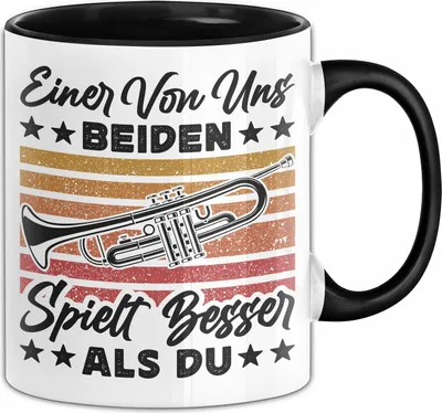 Produktbild von Trompete Tasse Geschenk Spruch Für Trompeten-Spieler Einer Von Uns Beiden Spielt Besser Als Du Becher (Schwarz)