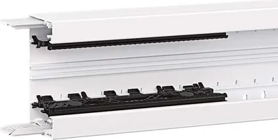 Produktbild von Hager Brüstungsk.Unterteil BRN6513019016 Profil Einbau PVC 65x130mm verkehrsweiß