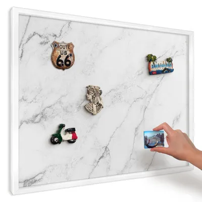 Produktbild von Magnettafel 70x50 cm mit weißem Rahmen - Magnetische Metalltafel, Magnetpinnwand zur Wandmontage für Wohnzimmer, Küche, Flur, Kinderzimmer und Büro - Marmormuster