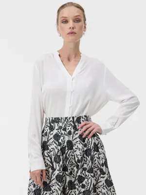Produktbild von Orsay Weiße Damenbluse mit Kragen und langen Ärmeln 40