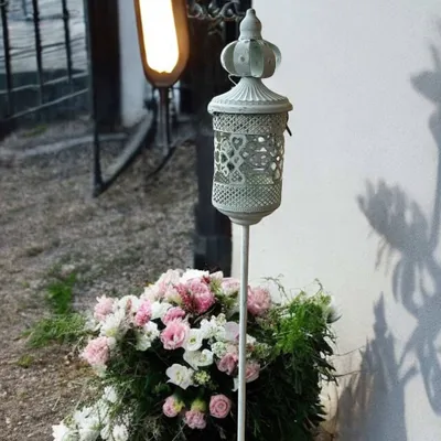 Immagine prodotto di eberin - Lanterna Orientstyle - Lanterna funebre in lamiera d'acciaio - lampada ad asta stabile - lampada funebre Shabby Chic con asta lunga e cilindro di vetro - 3 parti