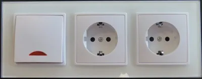 Produktbild von 7898 Abelka Nuovo weiß 1xKontroll Schalter + Glimmlampe 2xSchukodose