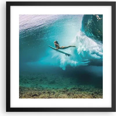 Produktbild von Gerahmtes Poster - Schwarzer Rahmen - Surfen Unterwasser Frau - 40x40 cm - Wand Bild - Wanddeko - Wandbilder - Kunstposter - Wandposter - Bilderrahmen - Bilder - Kunstdruck - P2BAC40x40-4898