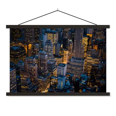 Produktbild von MuchoWow® Textilposter New York - Manhattan - Nacht 90x60 cm mit schwarzem Rahmen - Aufhängungssatz