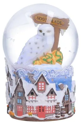 Obrázok produktu pre Vianočná guľa Harry Potter Hogsmeade Village - dekoratívna guľa 15 cm