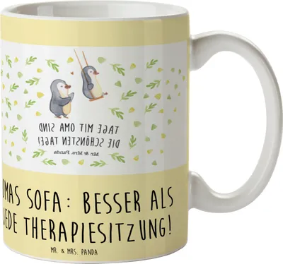 Produktbild von Mr. & Mrs. Panda Kaffeebecher Oma Sofa - Gelb Pastell - Geschenk, Zuflucht, Teetasse, Omi, Jubiläen, Trinkbecher, Familie, herzerwärmende Sprüche, Verwandte, Kaffeetasse