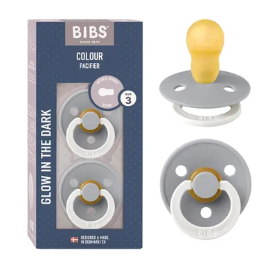 Produktbild von BIBS Colour Glow Schnuller 2er-Pack, BPA-frei. Leuchtet im Dunkeln, Symmetrischer Nippel. Naturkautschuk / Latex, Hergestellt in Dänemark, Größe 3 (18+ Monate), Cloud Glow