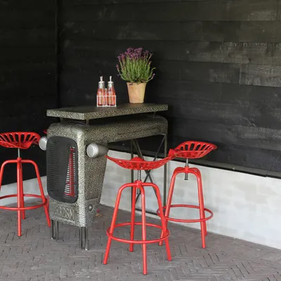 Produktbild von Charmanter Retro Traktorstuhl in rot, höhenverstellbarer Barhocker Oldtimerlook, 70 cm