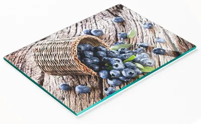 Produktbild von Dekoratives Küchenschneidebrett aus Glas, Blaubeerkorb-Motiv, 80 x 52 cm