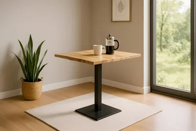 Produktbild von Bistrotisch Iris, Akazienholz massiv + Natur lackiert, echte Baumkante, Baumkantentisch mit Stempelfuß aus Eisen schwarz, Säulentisch/Esstisch 60x60 cm