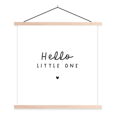 Produktbild von MuchoWow® Textilposter Zitate - Hallo Kleines - Baby - Sprichwörter - Kinder 120x120 cm mit holzfarbenen Rahmen - Textil-Poster
