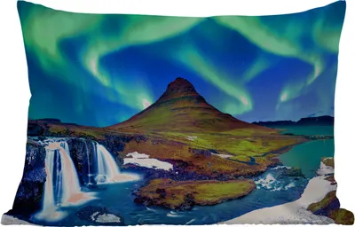 Produktbild von MuchoWow® Outdoor Kissen - Nordlicht - Sternenhimmel - Island - Berg - Grün - Wasserfall - See - 60x40 cm - Wetterfest - Lounge Kissen - Zierkissen - Kissen für Innenräume