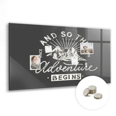 Produktbild von Dekorative Magnettafel 120x60 cm - Magnetwand - für Fotos, Karten und Notizen - Fotowand - Memoboard - Magnetpinnwand - Wanddekoration - Abenteuerzitat