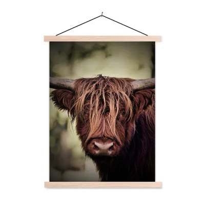 Produktbild von MuchoWow® Textilposter Schottischer Hochländer - Licht - Porträt - Natur 60x80 cm mit holzfarbenen Rahmen - Wandbild