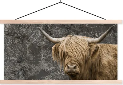 Produktbild von MuchoWow® Textilposter Schottisches Hochlandrind - Weltkarte - Tiere 120x60 cm mit holzfarbenen Rahmen - Klemmleiste