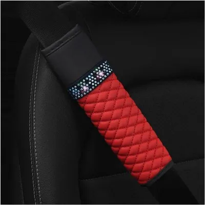 Image de Coussins de protection rouges pour ceintures de sécurité destinés aux adultes