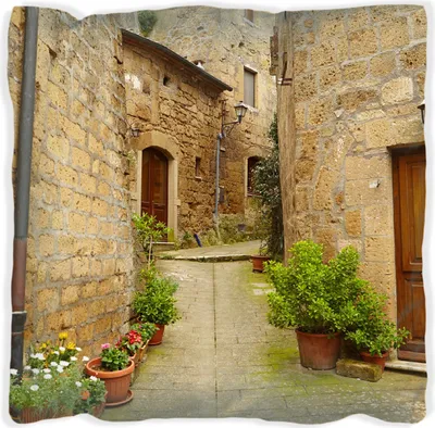 Produktbild von Wallario Premium Kissen, weiche Oberfläche, mit Motiv Weg durch die Altstadt - Toskana in Italien, Größe: 60 x 60 cm, mit weißer Rückseite