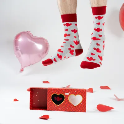 Produktbild von 2 Paar Männer-Socken mit HERZEN Gr. 40-45 von SOXO, Geschenke für Männer zum Valentinstag