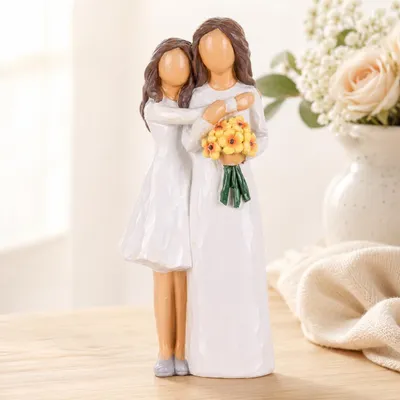 Harzskulptur Mutter & Tochter mit gelben Blumen, 18 cm, handbemalt