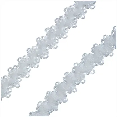 Detailansicht von weißem Ziergummi 10 mm mit elastischer Mäusezähnchenkante.
