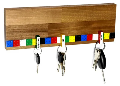Produktbild von Schlüsselbrett aus Nussbaumholz mit 6 beschriftbaren Schlüsselanhängern