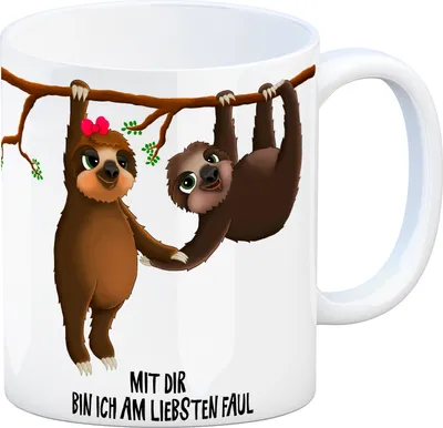 Produktbild von Kaffeebecher mit Faultier Pärchen Motiv und Spruch: Mit dir bin ich am liebsten