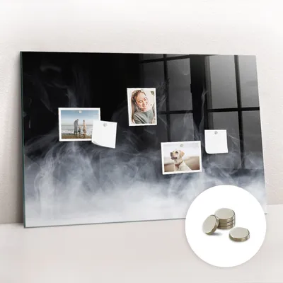 Imagen del producto de Pizarra magnética de pared, con superficie de vidrio y diseño curvo. Incluye 5 imanes. Dimensiones: 90x60 cm. Color: gris humo