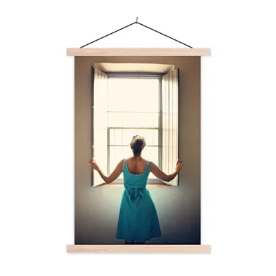 Produktbild von MuchoWow® Textilposter Frau öffnet Fenster 40x60 cm mit holzfarbenen Rahmen - Poster