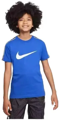 Produktbild von T-Shirt Nike DZ5628-480 für Jungen