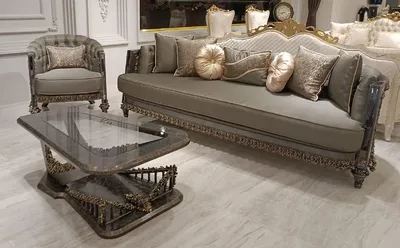 Produktbild von Casa Padrino Luxus Barock Wohnzimmer Set Grau / Gold - 2 Barock Sofas & 2 Barock Sessel & 1 Barock Couchtisch mit Glasplatte - Handgefertigte Luxus Wohnzimmer Möbel im Barockstil