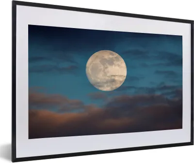 Produktbild von MuchoWow® Gerahmtes Poster Mond - Wolken - Nacht 60x40 cm - Poster mit Schwarzem Bilderrahmen Wandposter Rahmen Foto Bilder - Schlafzimmer - Plakat in Rahmen - Drucken
