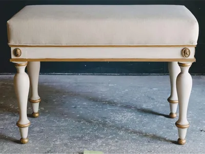 Produktbild von Casa Padrino Luxus Barock Hocker Weiß / Gold 73 cm - Barock Möbel -  Italy