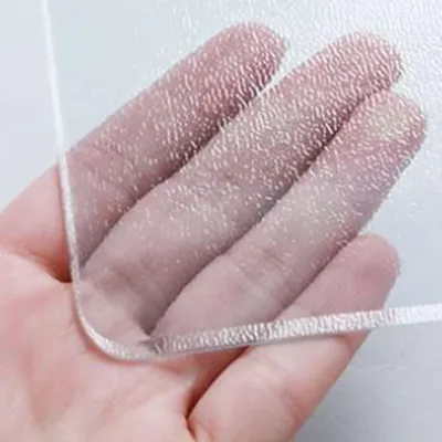 Imagen del producto de Protector transparente para mantel, hecho de PVC, de 70 x 70 cm