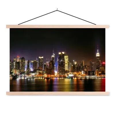 Produktbild von MuchoWow® Textilposter New York - Manhattan - Skyline 120x80 cm mit holzfarbenen Rahmen - Aufhängeset