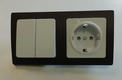 Produktbild von 9561 ABELKA Nuovo schwarz 1x Schuko 1 x Serien Schalter