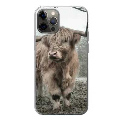 Produktbild von MuchoWow® Handyhülle Schutzhülle Hülle für iPhone 12 Pro Schottischer Highlander - Wald - Nebel - Kuh - Tiere - Natur Silikon Softcase Handy Hülle - Abdeckung