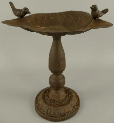 Image de Casa Padrino Bain d'oiseaux Art Nouveau avec 2 petits oiseaux décoratifs Marron antique 27 x 27 x H. 28 cm - Petit bain d'oiseaux en métal - Décoration de jardin