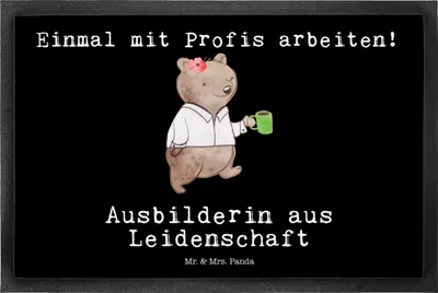 Produktbild von Mr. & Mrs. Panda fußmatte Ausbilderin Leidenschaft 50 x 75 cm - Schwarz - Geschenk, Lustig, Spruch, Tutorin, Schmutzfangmatte, Schmutzfänger, Witzig, Türmatte, Beruf