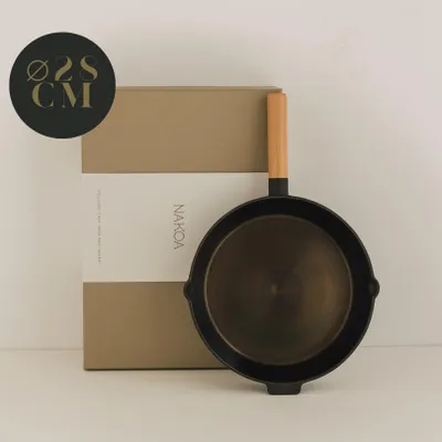 Produktbild von NAKOA Premium Polierte Gusseisenpfanne für Induktion 28 cm I Robuste Gusseisen Pfanne für alle Herdarten inkl. Induktion I glatter Pfannenboden