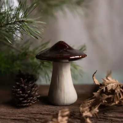 Produktbild von Dekofigur Pilz Skogsby, handgefertigt, aus Keramik, Farbe braun, Maße 8 x 10 cm